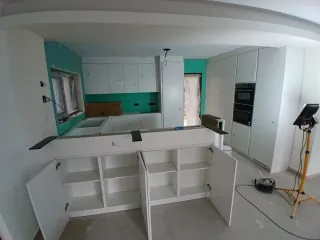 BUSCAMOS MONTADORES ESPECIALIZADOS EN COCINAS