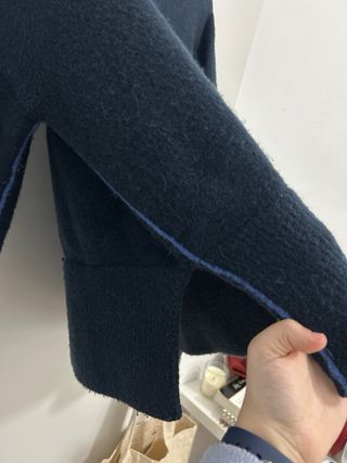 Jersey Zara azul oscuro con pespuntes