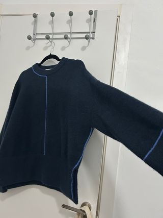 Jersey Zara azul oscuro con pespuntes