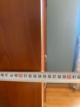 Armario de madera marrón