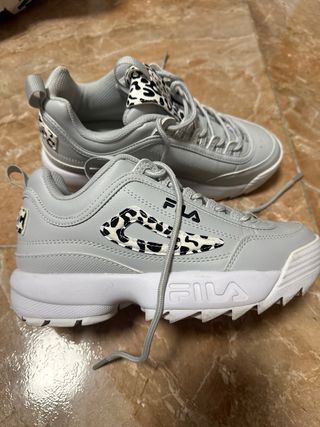 Tenis Fila Gris y Blanco