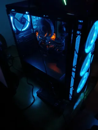 PC Gaming con luces LED azules