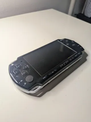 Sony PSP 2004 Nera + Giochi e Accessori