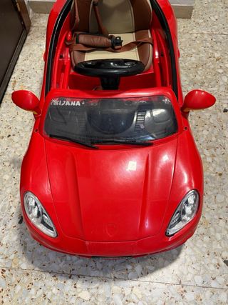 Coche eléctrico para bebés en buen estado