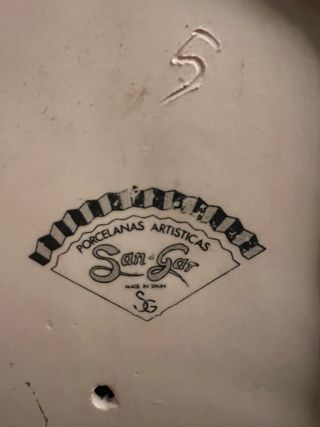 Figura porcelana San Gar mujer y perro