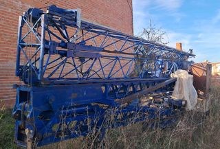 Grua de construccion de 30 metros.