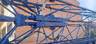 Grua de construccion de 30 metros.