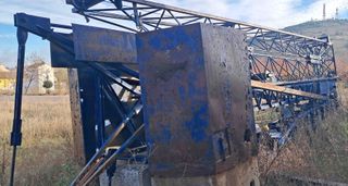 Grua de construccion de 30 metros.