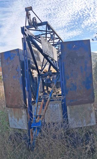 Grua de construccion de 30 metros.