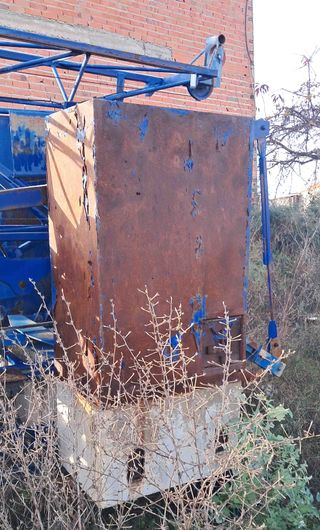 Grua de construccion de 30 metros.