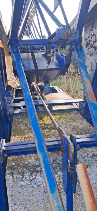 Grua de construccion de 30 metros.