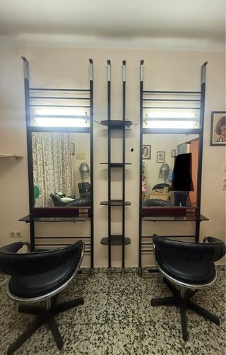 Tocador y 2 Sillas de Cuero Negras