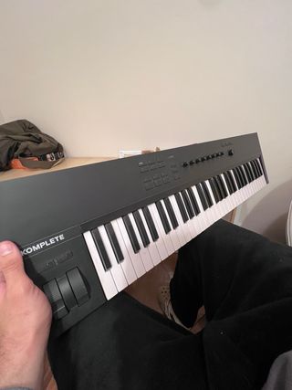 Teclado Controlador MIDI Komplete Kontrol A61