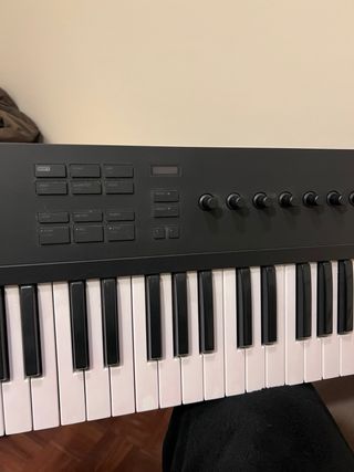 Teclado Controlador MIDI Komplete Kontrol A61