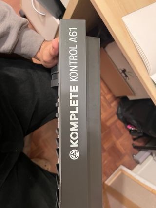 Teclado Controlador MIDI Komplete Kontrol A61