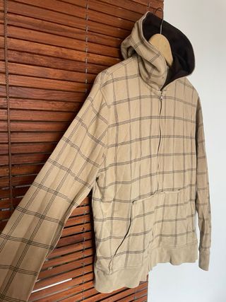 Sudadera Beige con Cuadros Oscuros