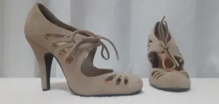 Décolleté beige con lacci