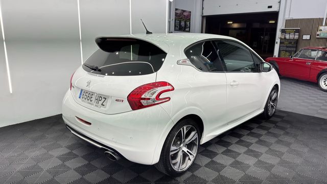 Peugeot 208 2013