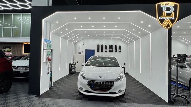 Peugeot 208 2013