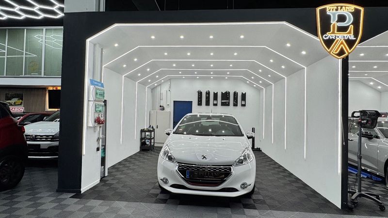 Peugeot 208 1.6 VTi GTI 2013, foto 2