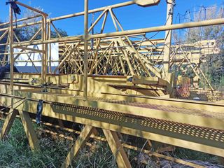 Grua Canduela 35 metros x 2.000 Kilos.