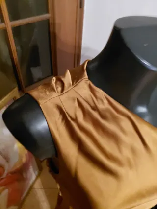 Abito monospalla bronzo con spacco