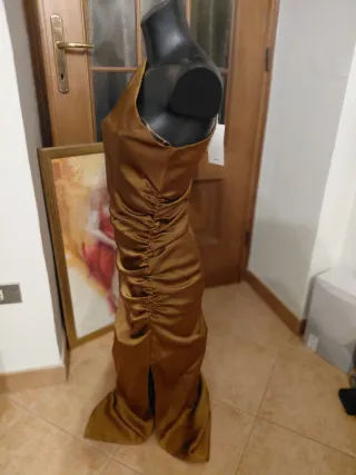 Abito monospalla bronzo con spacco