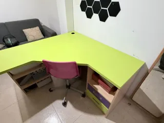 Escritorio de esquina verde y rosa