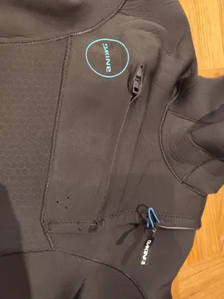Traje neopreno surf Dakine con capucha