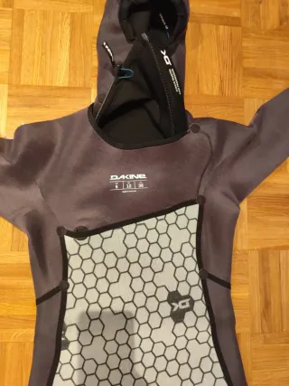 Traje neopreno surf Dakine con capucha