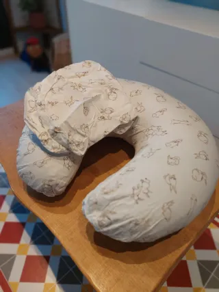 Cojín de lactancia con 2 fundas