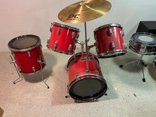 Batería musical roja para jóvenes