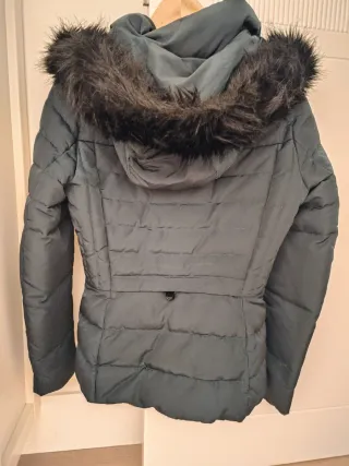 Cazadora Zara plumífera talla S verde