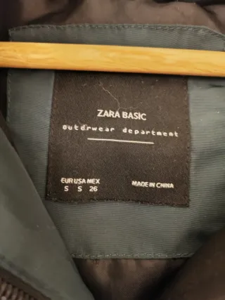 Cazadora Zara plumífera talla S verde