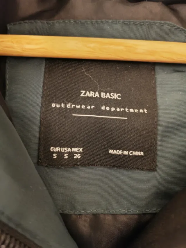 Cazadora Zara plumífera talla S verde