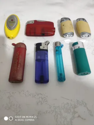 Set di 8 accendini rari