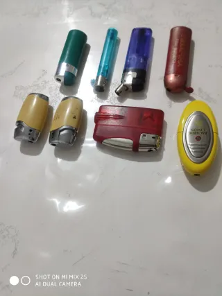 Set di 8 accendini rari