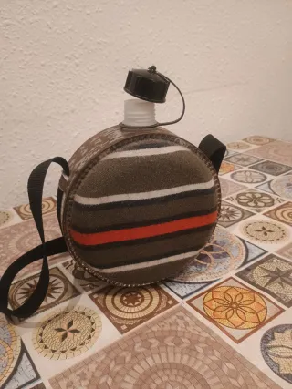 Cantimplora antigua redonda