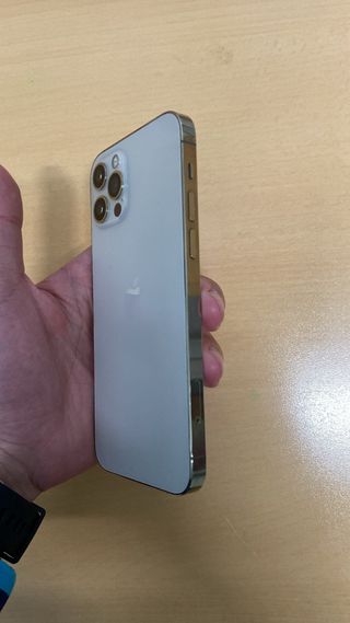 iPhone 12 Pro dorado