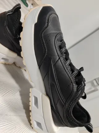 Deportivas Fila Negras y Blancas