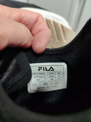 Deportivas Fila Negras y Blancas