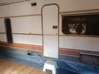 Caravana con Avance sobre el avance cocina casi to