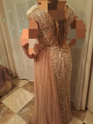 Vestido de fiesta beige y dorado