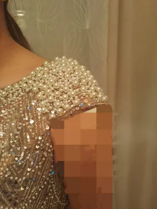 Vestido de fiesta beige y dorado