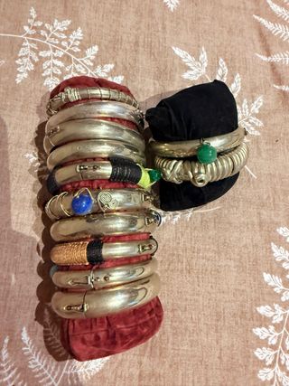 Pulseras de alpaca plateadas con detalles