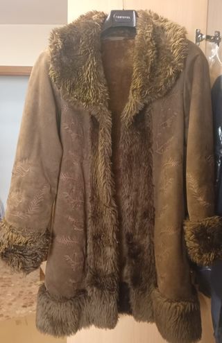 Abrigo Nathan S imitación piel bordado