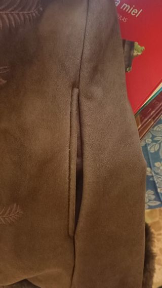 Abrigo Nathan S imitación piel bordado