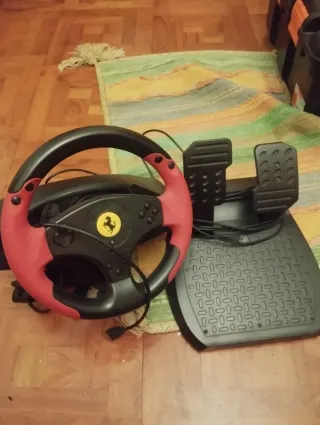 Volante Ferrari PS3 con pedali