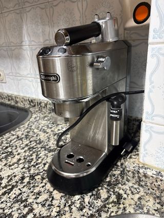 Cafetera De'Longhi Dedica EC685.M Gris