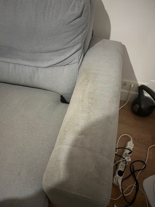 Sofá-cama gris de tela